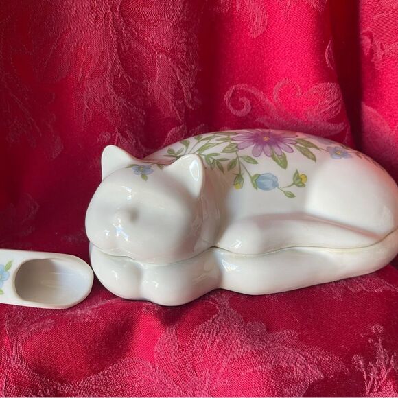 Classic Elizabeth Arden Porcelain Cat Powder Box WITH Scoop - Picture 2 of 10